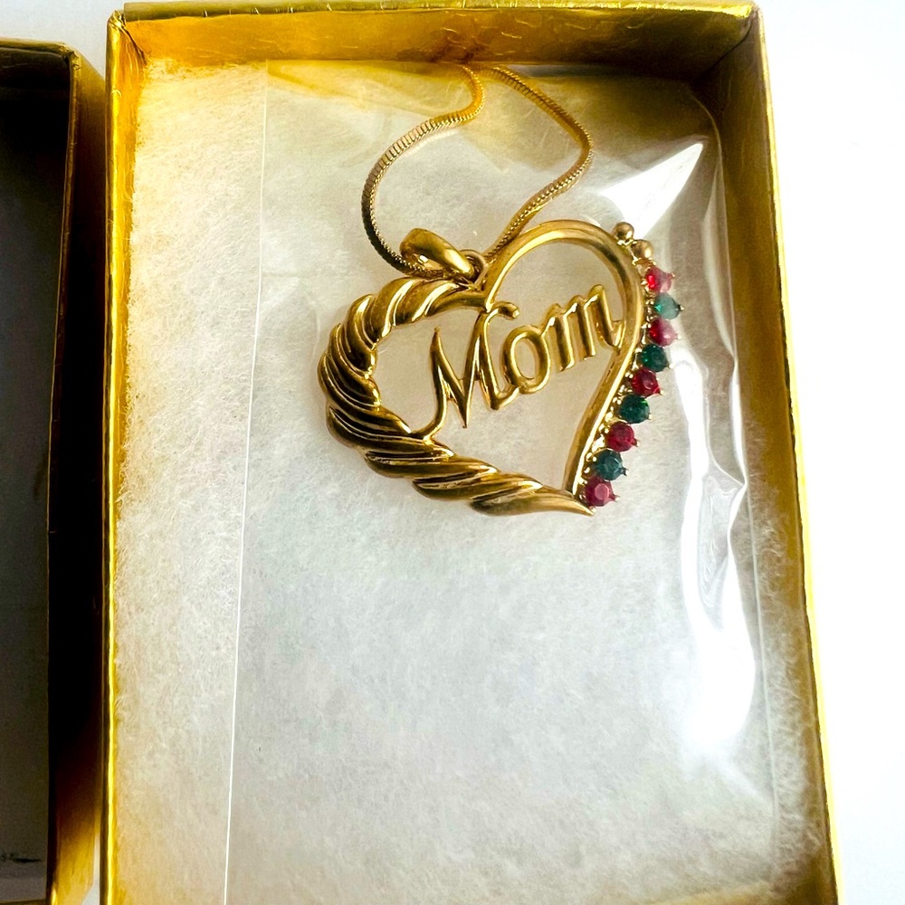 Heart Mom Pendant Necklace